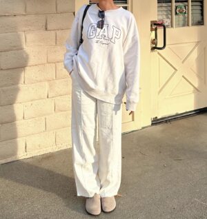 Comfy Neutral Outfit – Sunday Scaries Are Real